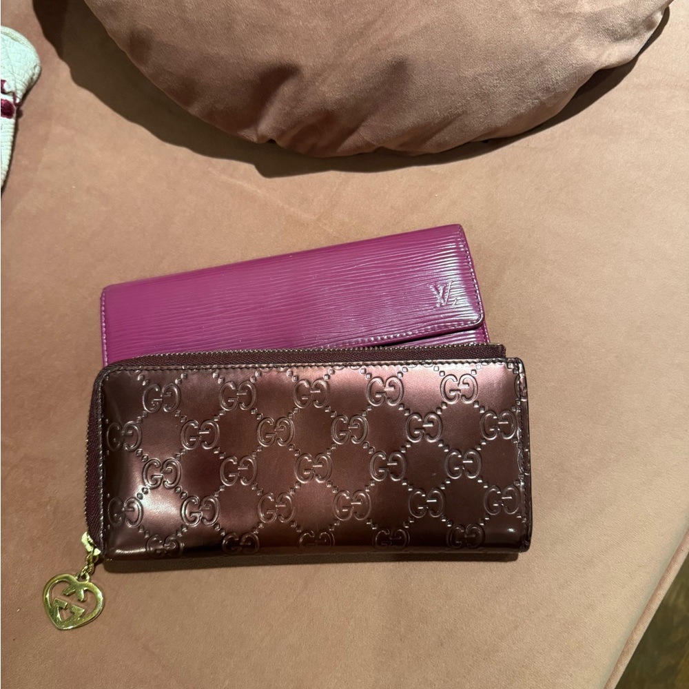 Gucci Embossed purple metallic wallet and pink Épi Louis Vuitton set